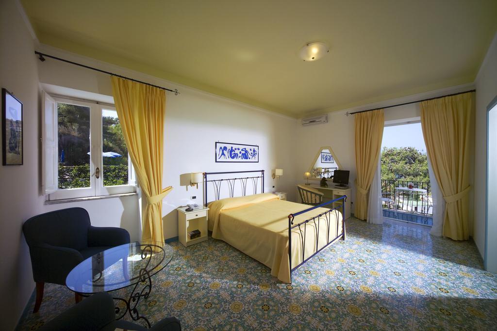Hotel Villa Bianca Forio (Isola d'Ischia) Quarto foto